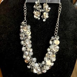 Exclusive large necklace set